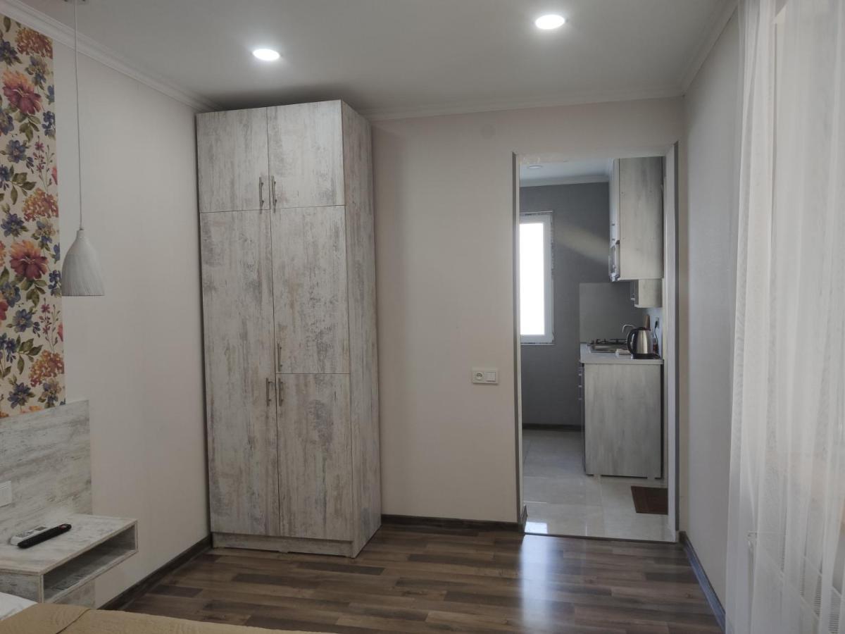 Akaki'S Guesthouse 보르조미 외부 사진