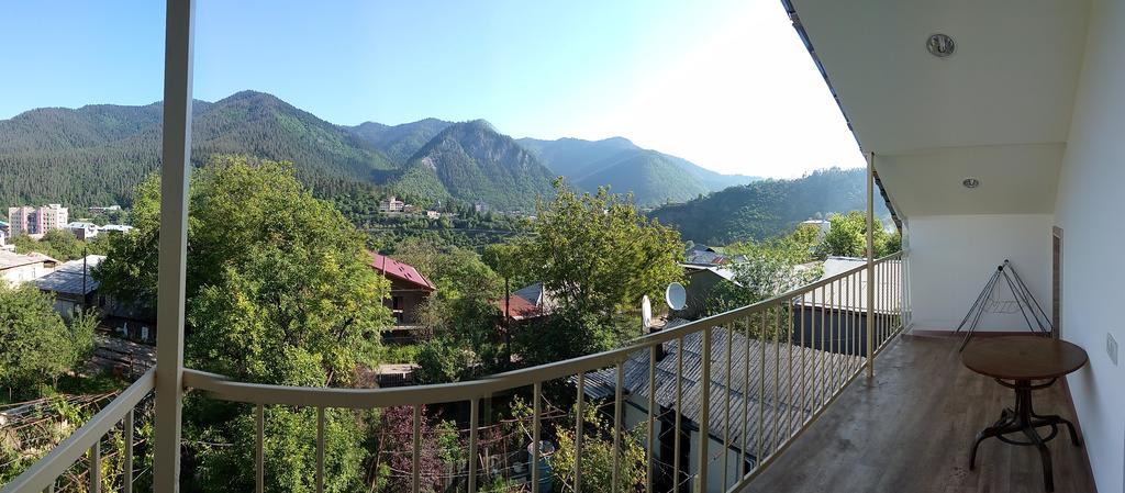Akaki'S Guesthouse 보르조미 외부 사진