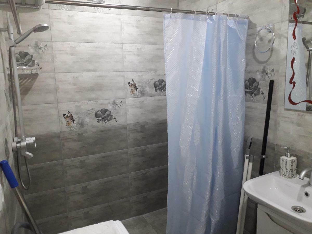 Akaki'S Guesthouse 보르조미 외부 사진